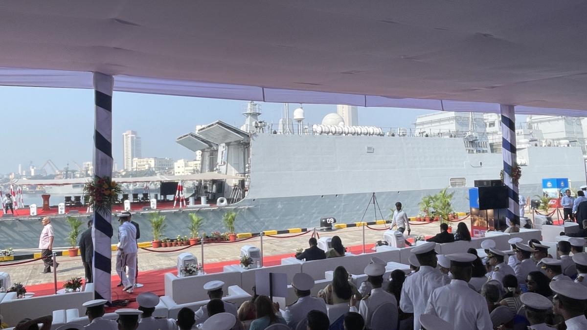 आईएनएस मोरमुगाओ नौसेना में शामिल