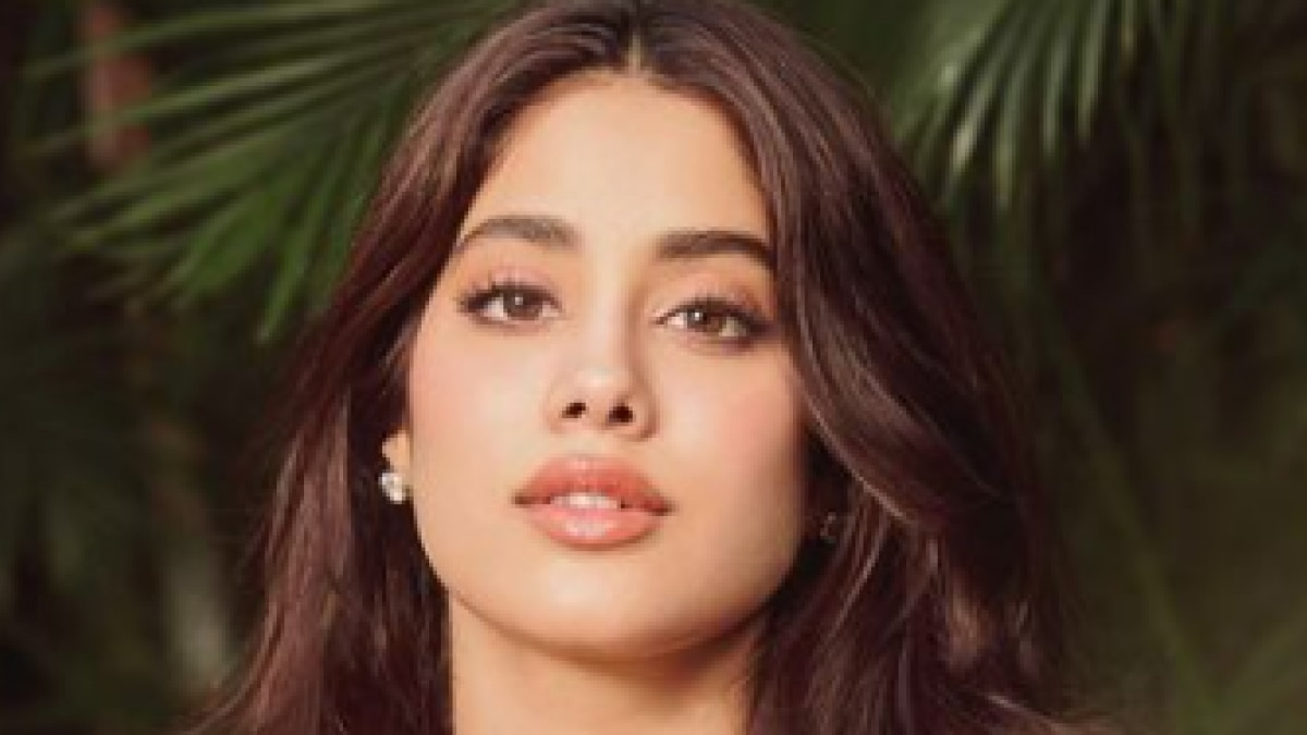 क्या इस हैंडसम हंक को डेट कर रही हैं Janhvi Kapoor? हाथों में हाथ डाले आईं नजर, रिलेशनशिप की हो रही चर्चा
