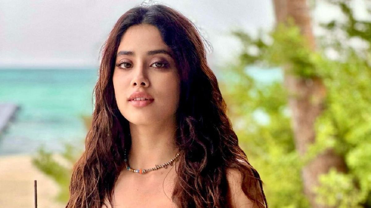 पब्लिक में Kiss कर चुकी हैं जाह्नवी कपूर? इस चीज के लिए उठाती हैं फेमस होने का फायदा