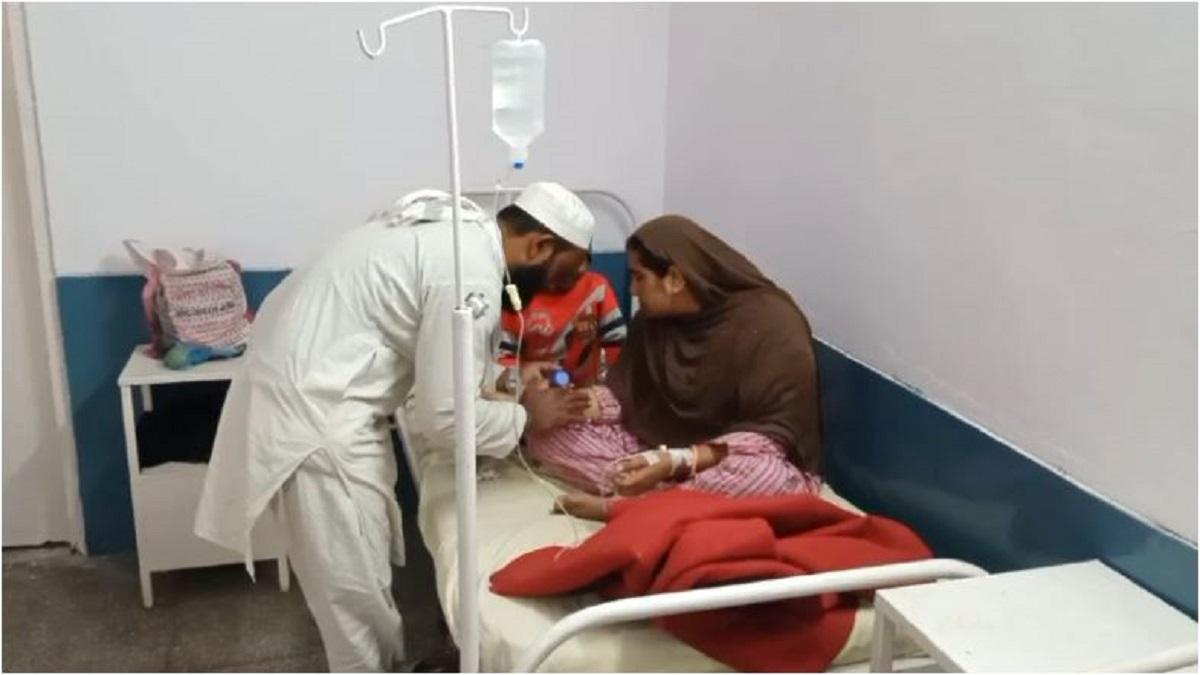 पुलिस ने जिला अस्पताल में महिला को करवाया भर्ती.