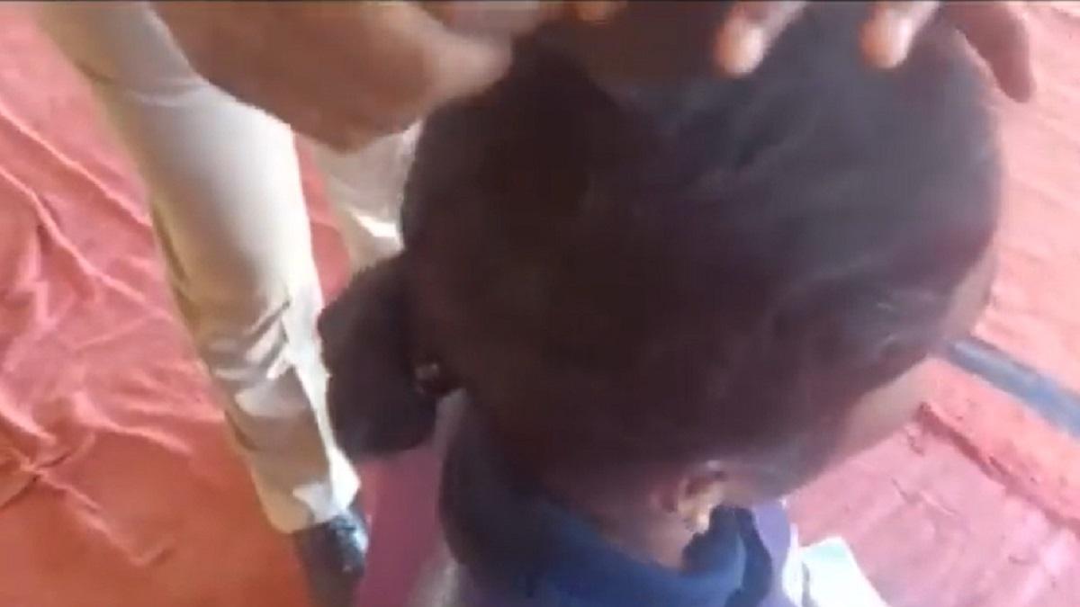 कद बढ़ाने के लिए बालों में लगाया वैक्स