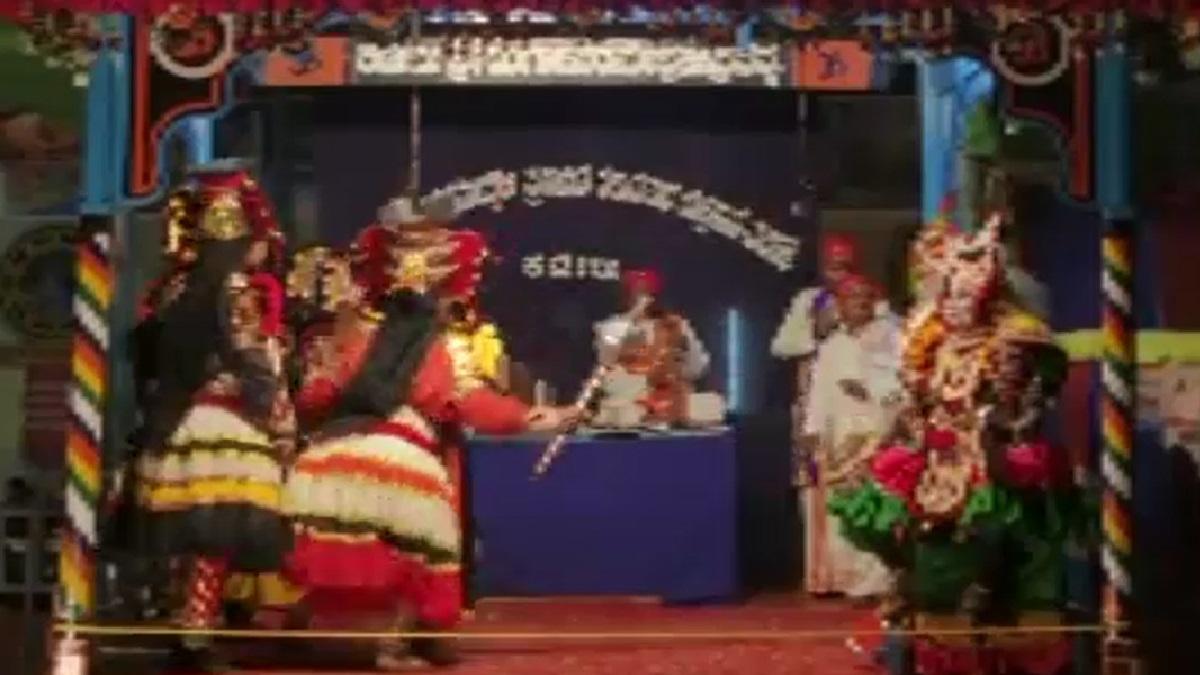 मैंगलोर में कलाकार की स्टेज पर हार्ट अटैक से मौत