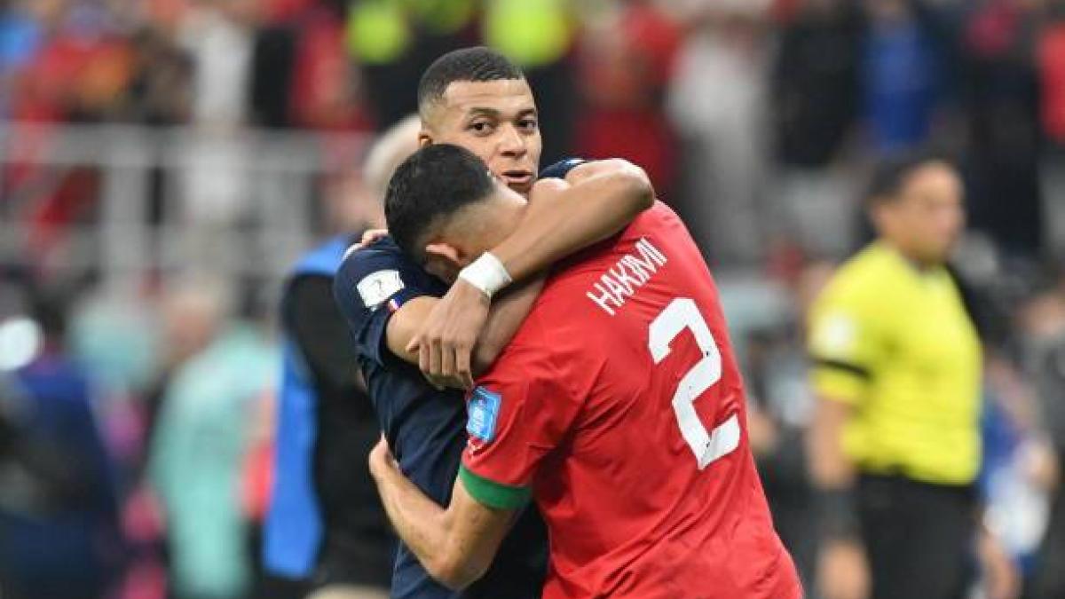 अशरफ हकीमी को सांत्वना देते एमबाप्पे