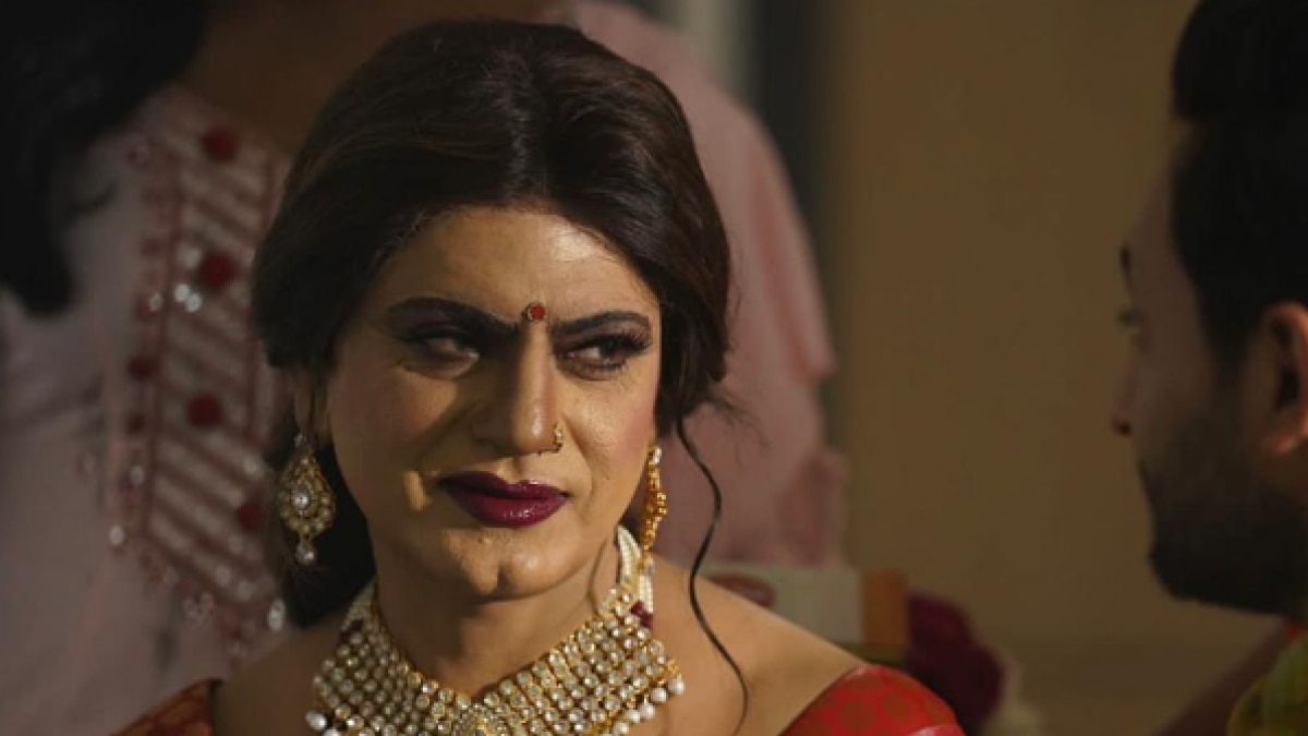 Haddi: माथे पर बिंदी-कानों में झुमके, लाल साड़ी में Nawazuddin Siddiqui का दिलकश अंदाज, फैंस बोले- आपकी अदाओं ने...