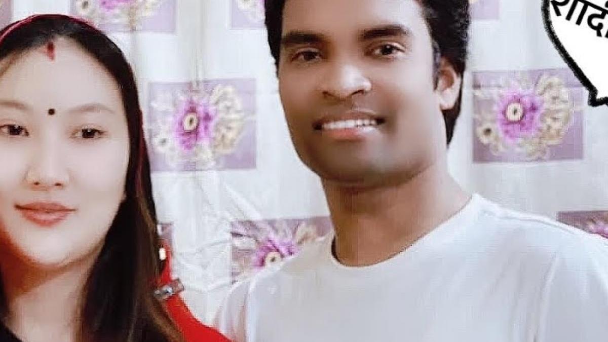 चीन की छात्रा से भारतीय टीचर को हो गया प्यार, रचाई शादी!