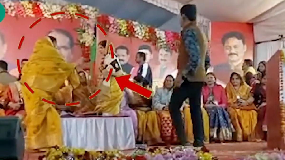 मंच पर BJP की दो महिला नेताओं की झड़प. 