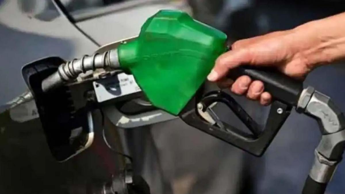 Petrol-Diesel Price Today: दिल्ली, नोएडा, लखनऊ में आज क्या है पेट्रोल का रेट, तेल की कीमतों पर जानें अपडेट
