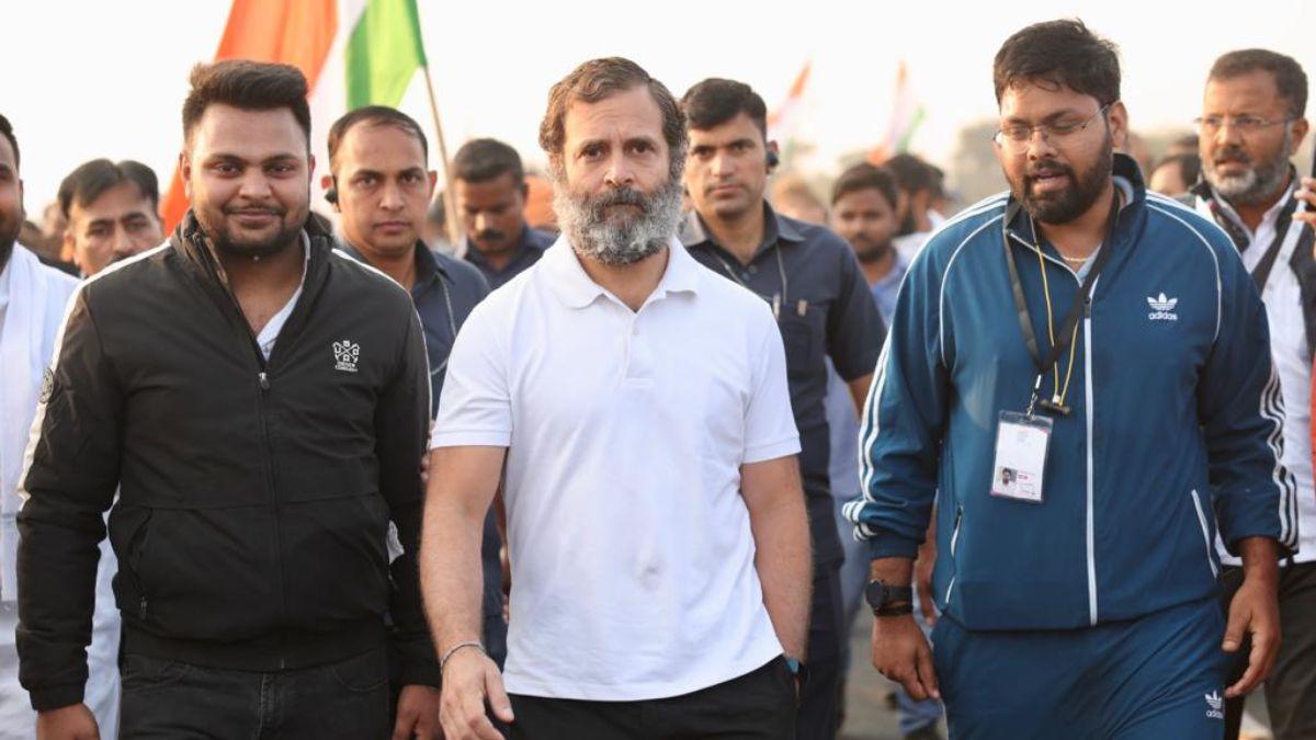 यूपी के दोनों डिप्टी सीएम और पीएम के गृहमंत्री ने घेरा (फाइल फोटो)