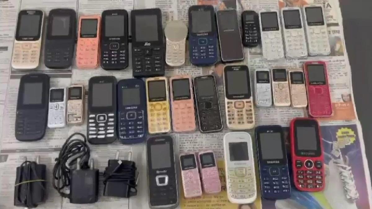 '5 फीट गहरा गड्ढा, 35 मोबाइल...' आरा जेल में छापेमारी से मचा हड़कंप