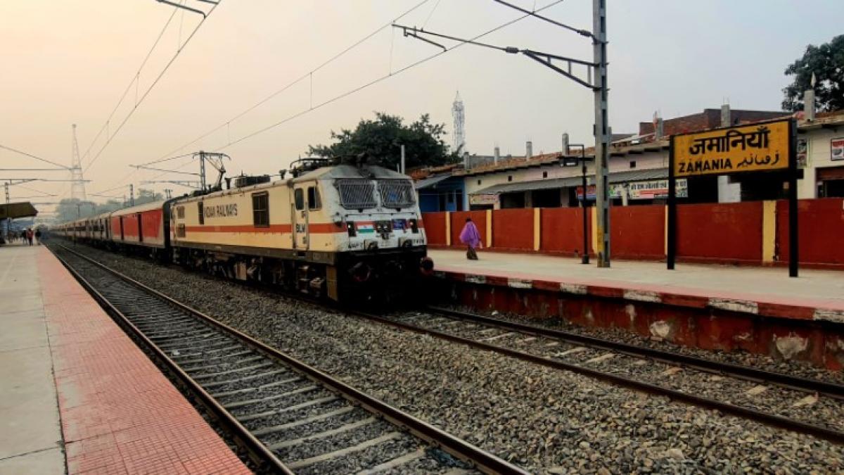 Indian Railways: ट्रेन में सफर के दौरान लें चैन की नींद! स्टेशन आने पर कॉल से जगाएगा रेलवे, ऐसे लें सुविधा