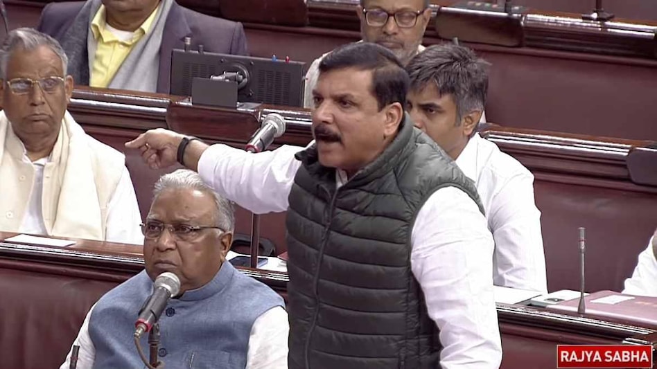 मणिपुर मुद्दे पर सदन में हंगामा, आप सांसद संजय सिंह निलंबित मणिपुर मुद्दे पर सदन में हंगामा, आप सांसद संजय सिंह निलंबित