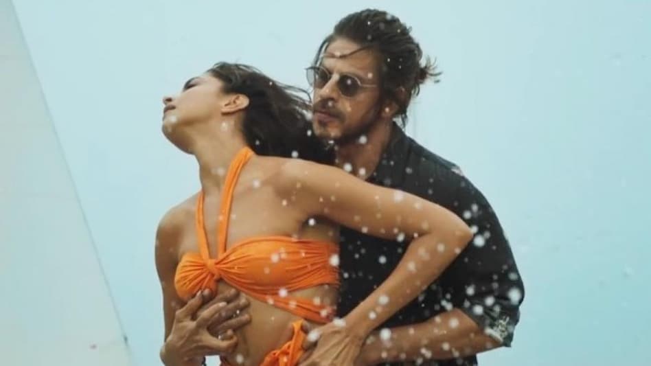 Pathaan Controversy: 'पीला कपड़ा ही बेशर्म क्यों?', MP विधानसभा स्पीकर का शाहरुख को चैलेंज- अपनी बेटी के साथ पठान देखकर बताओ - pathaan controversy MP Assembly Speaker asks ...