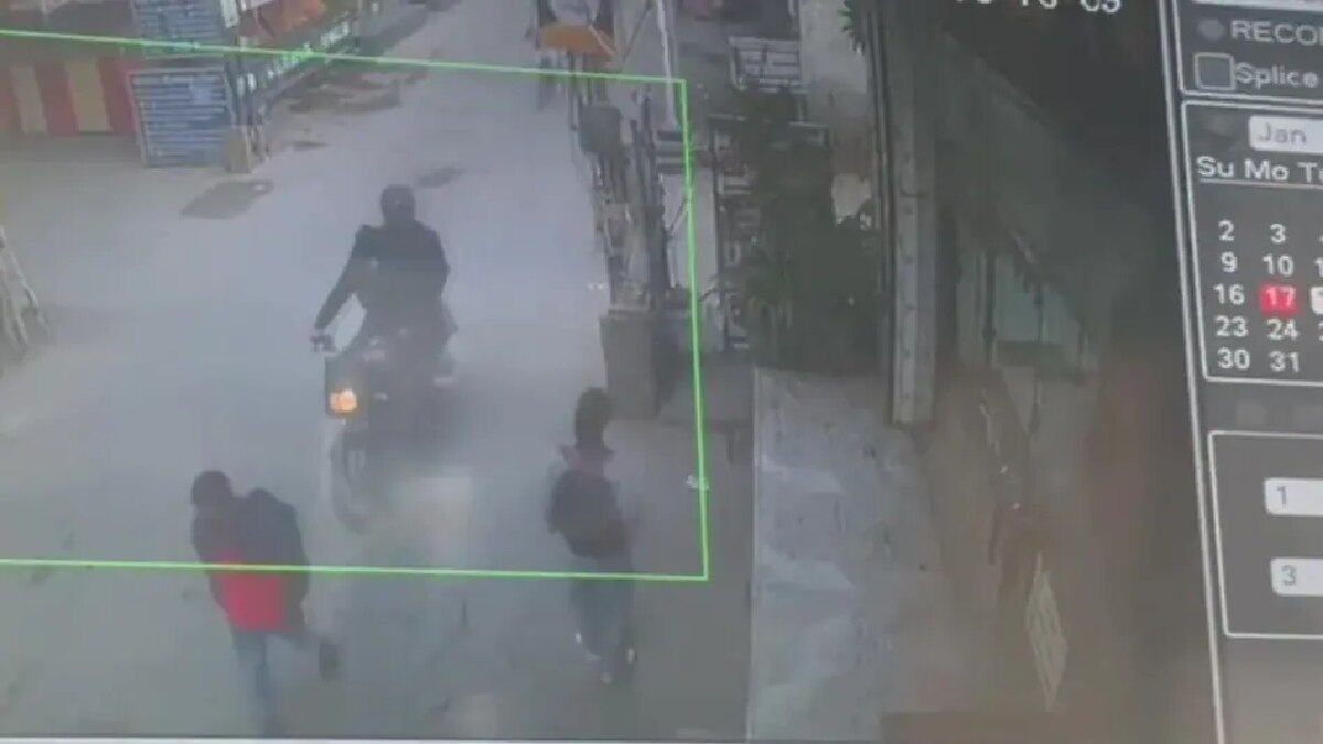 दिल्ली के द्वारका में बच्ची पर फेंका था एसिड