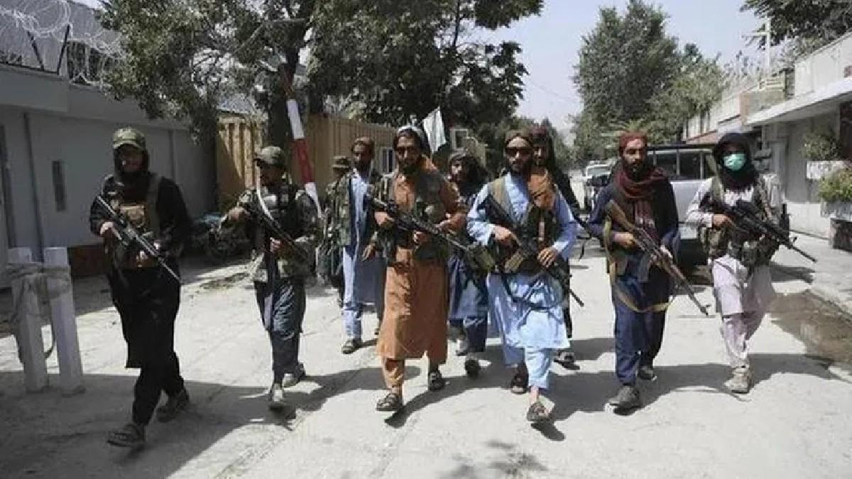 पाकिस्तान में तालिबानी आतंकियों ने काउंटर टेररिज्म सेंटर को किया सीज, सुरक्षाकर्मियों को बंधक बनाकर ले गए