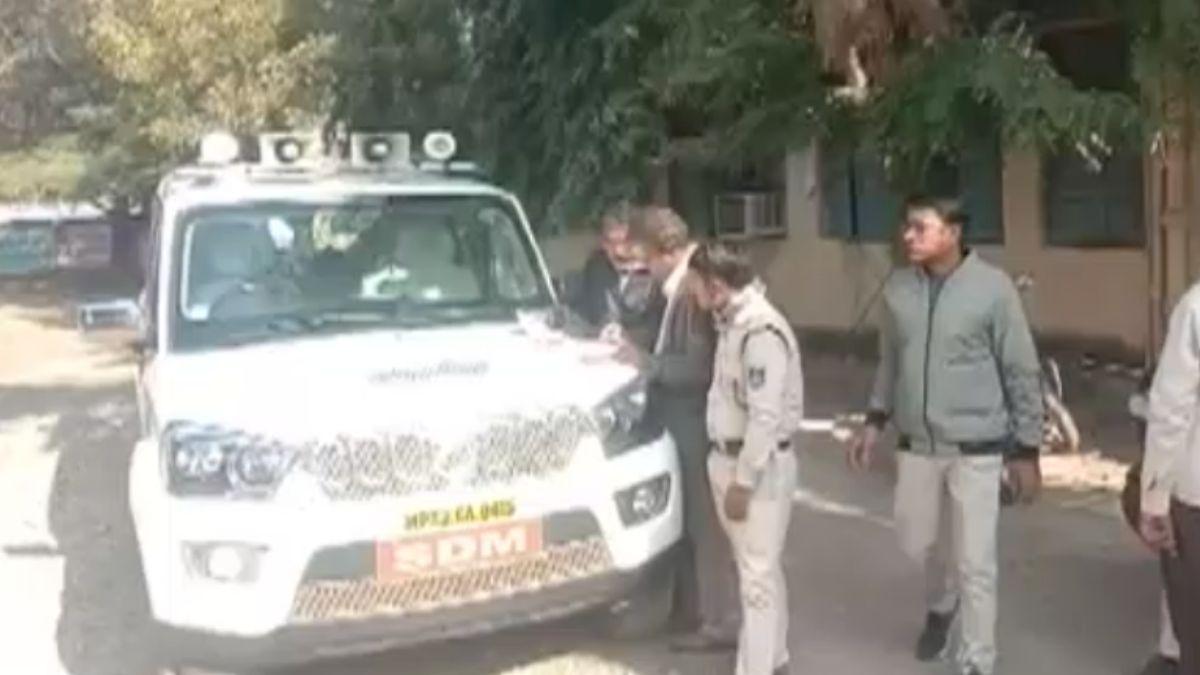 SDM की गाड़ी कुर्क. 