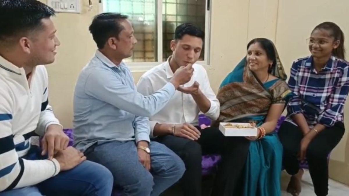 पानीपुरी वाले का बेटा बना पायलट. 