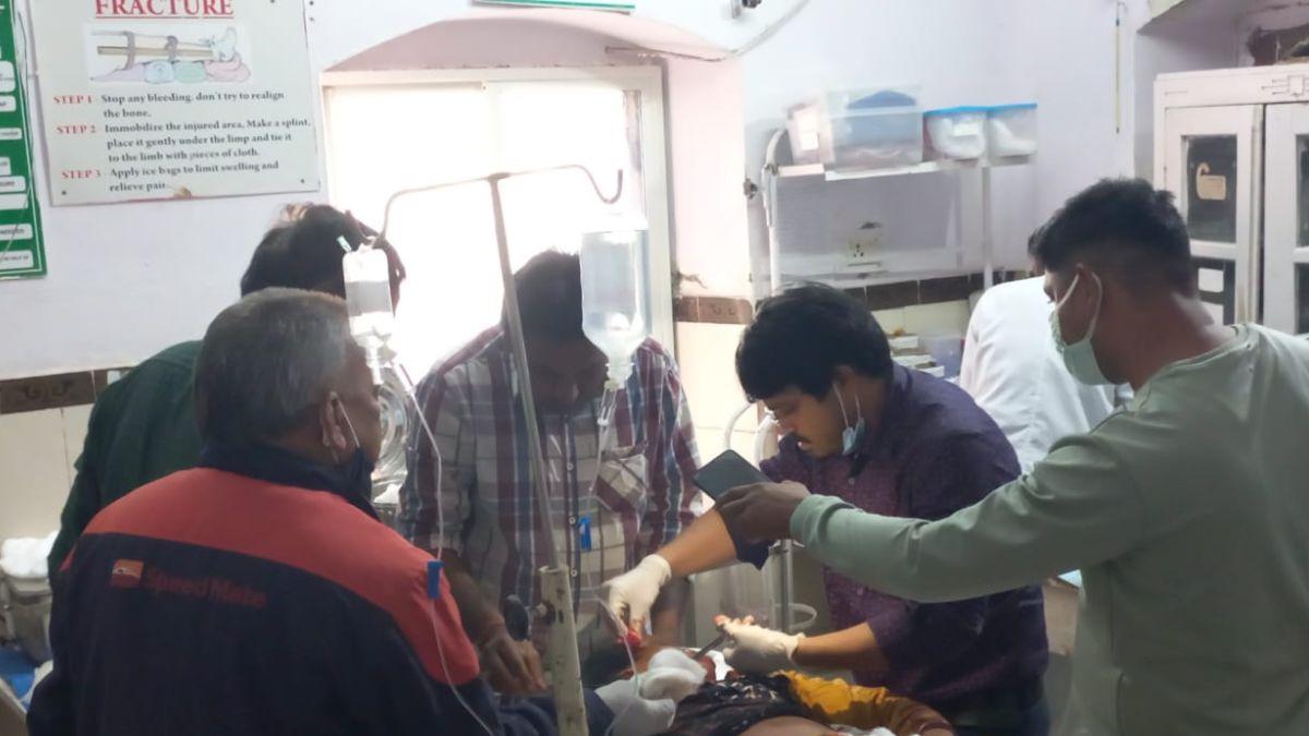 अस्पताल में भर्ती लड़की.