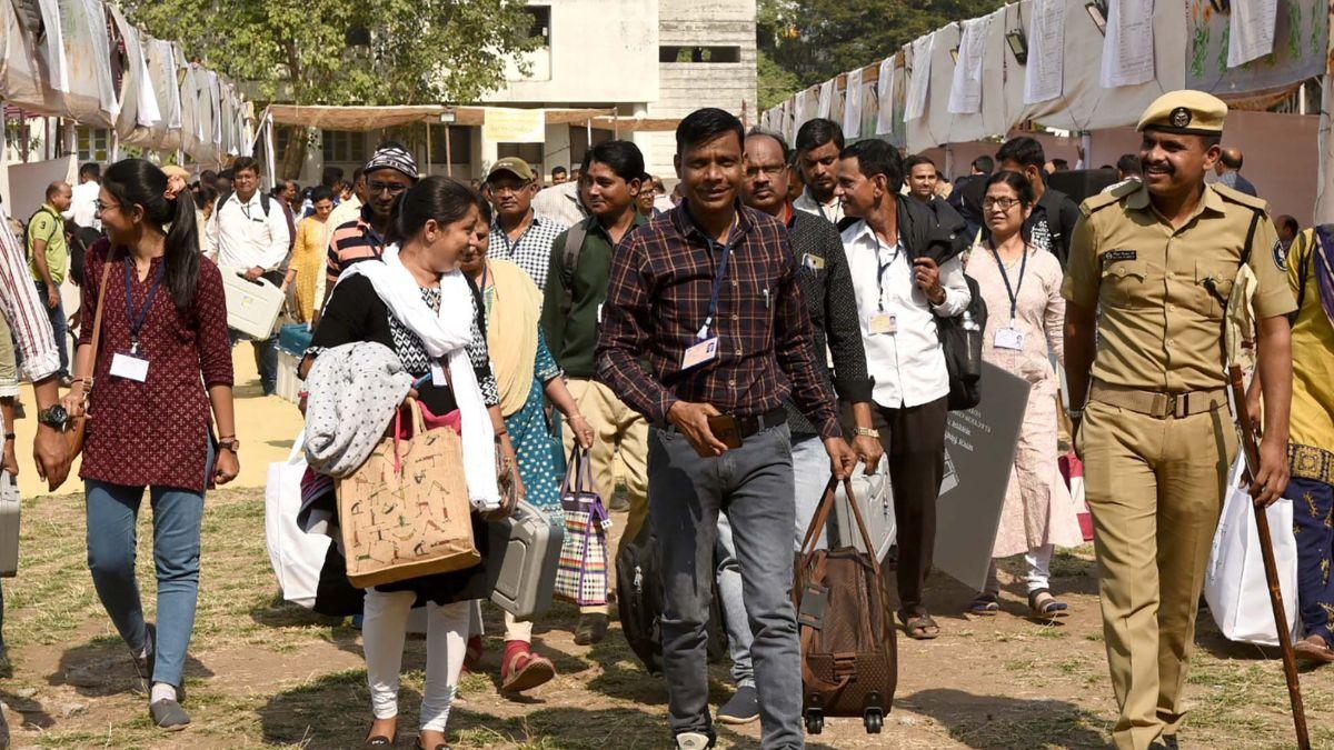Gujarat Assembly Election Live: गुजरात में पहले चरण का रण आज, 89 सीटों पर वोटिंग, 25 हजार से ज्यादा पोलिंग बूथ बनाए