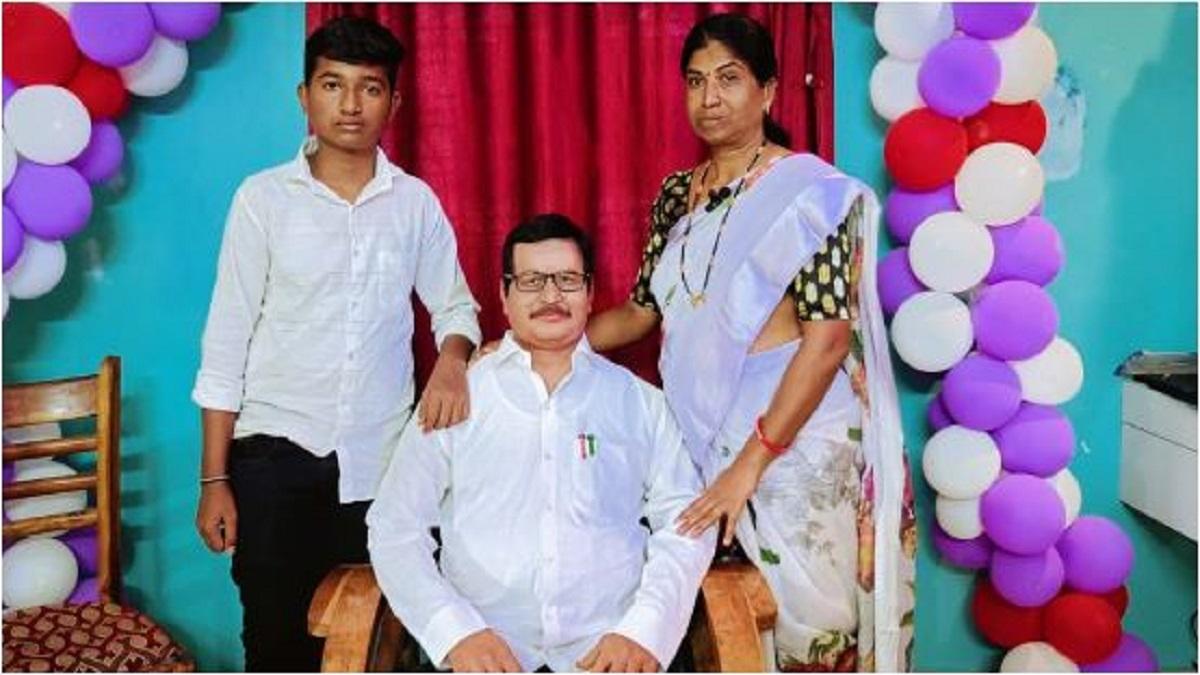 'मोम के पापा'... बर्थ-डे पर बड़े भाई ने छोटे को दिया अनोखा गिफ्ट