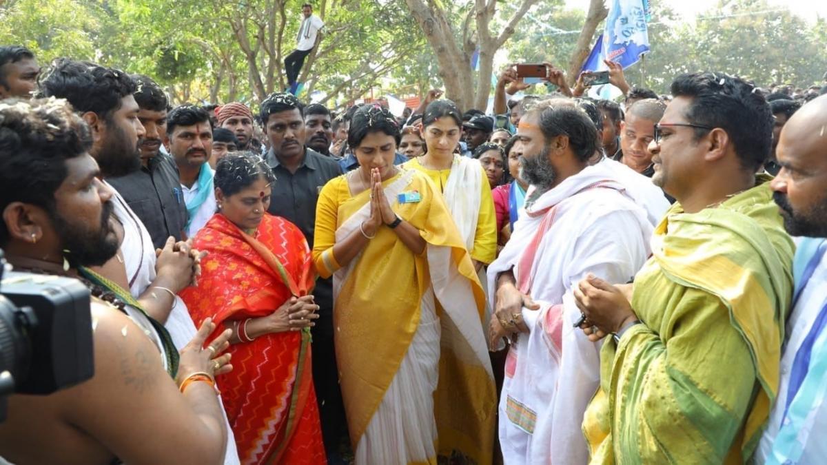 खम्मम जिले में पार्टी कार्यालय की स्थापना के लिए किया भूमि पूजन