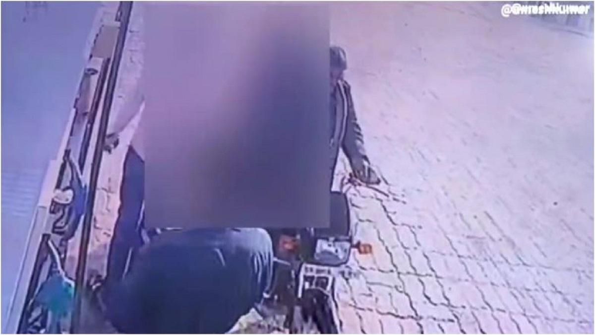 सीसीटीवी में कैद हुई वारदात.