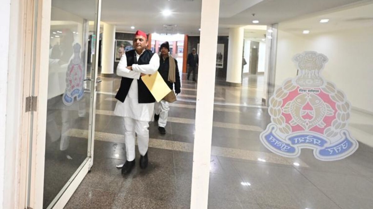 जब पीला लिफाफा लेकर डीजीपी दफ्तर पहुंचे थे अखिलेश 