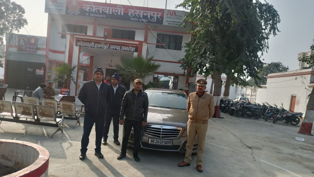 पुलिस ने मर्सिडीज को सीज कर दिया है