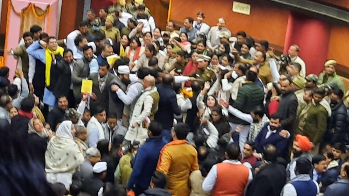 6 जनवरी को मेयर चुनाव हंगामे के चलते टल गया था. 