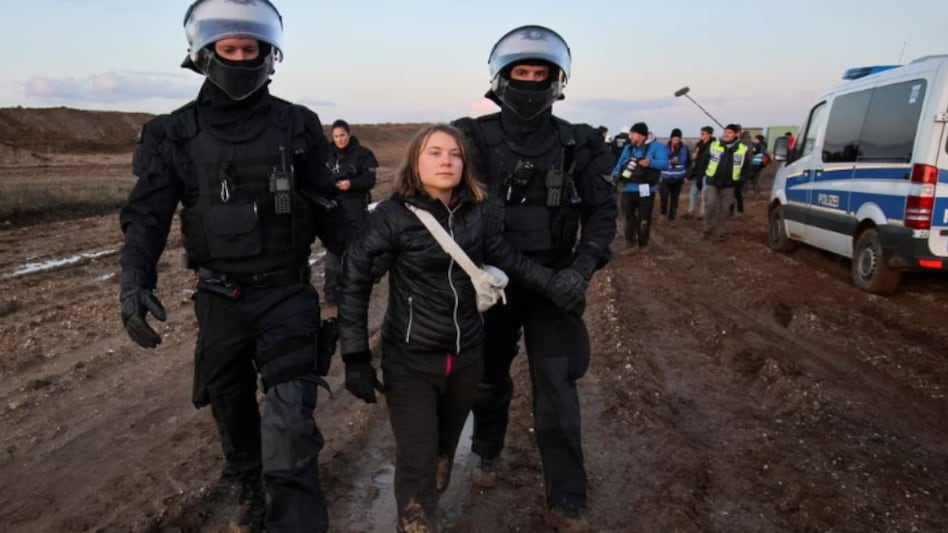 Greta Thunberg is detained by the police (Photo Credits - Reuters) Greta Thunberg is detained by the police (Photo Credits - Reuters)