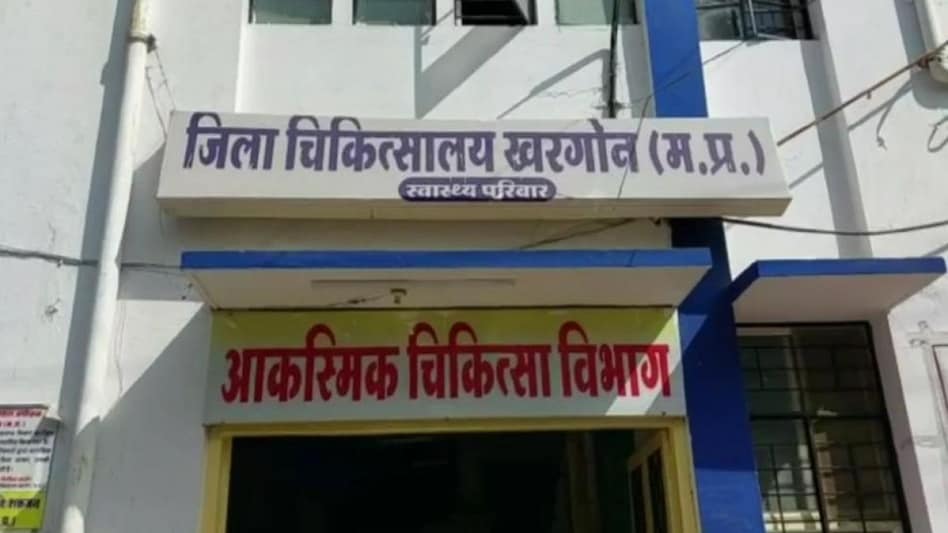 महिला ने काटा अपना गला