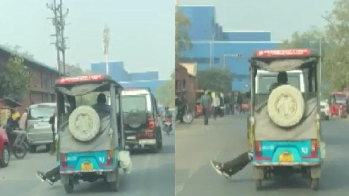 शव को ई-रिक्शा में ले जाने का मामला