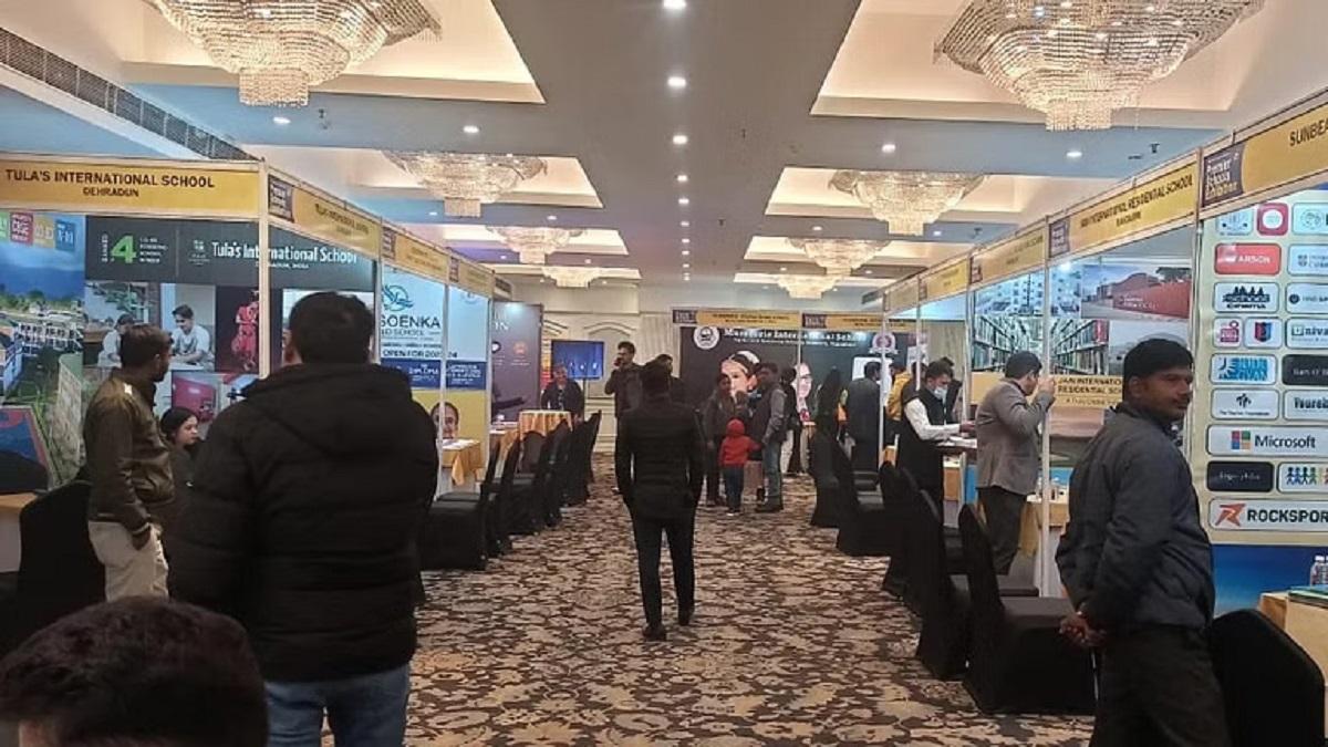 UP में लगी बोर्डिंग स्कूलों की प्रदर्शनी, बच्चों को पेरेंट्स को मिल रहा ये फायदा