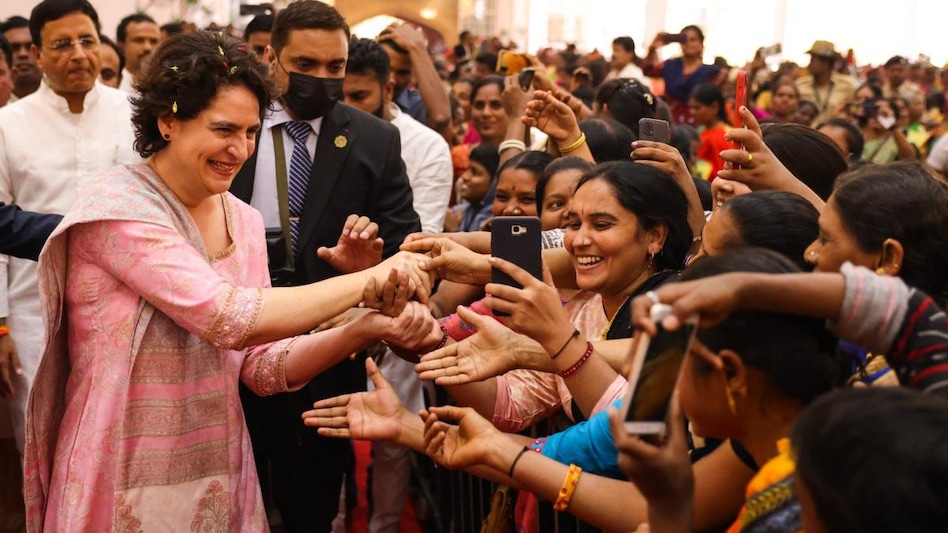 कर्नाटक में PM मोदी के 'साइलेंट वोटर्स' पर कांग्रेस की नजर! प्रियंका गांधी  को आगे कर चला बड़ा दांव - karnataka election 2023 congress promises  priyanka gandhi women voters bjp ...