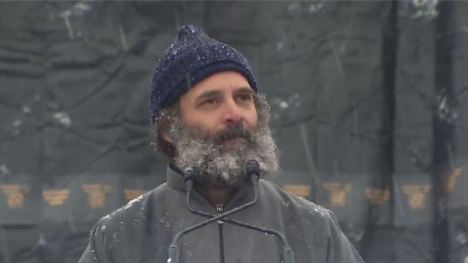 राहुल गांधी ने कश्मीर की हाड़ कंपा देने वाली ठंड में ‘फिरन’ पहना- Rahul Gandhi wears 'Phiran' in bone-chilling cold of Kashmir