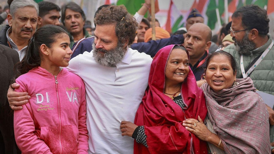 भारत जोड़ो यात्रा में आज राहुल गांधी के साथ कदमताल करेंगी महिलाएं, अंबाला पहुंचेगा कारवां - Women walk Rahul Gandhi Bharat Jodo Yatra today caravan reach Ambala ntc - AajTak