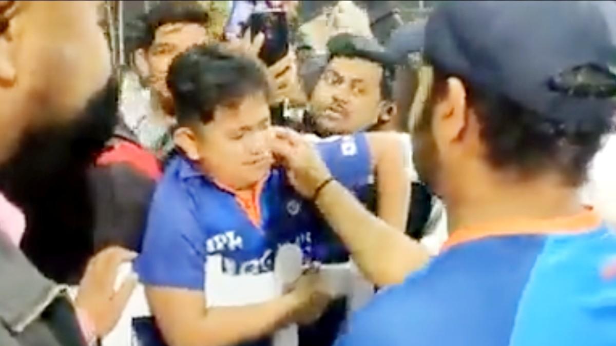Rohit Sharma India vs Sri Lanka: 'इतने मोटे-मोटे गाल...', जब रोते हुए बच्चे को रोहित शर्मा ने कराया चुप, वीडियो देखकर हो जाएंगे खुश