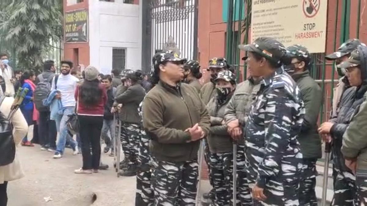 Security Outside Jamia University