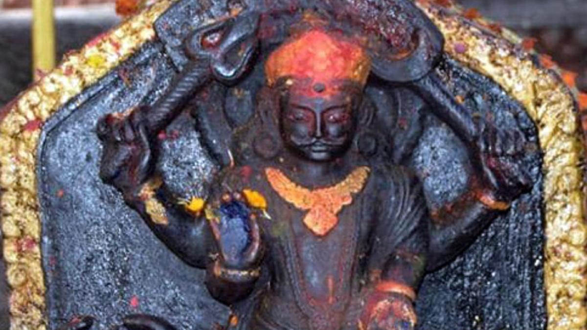 इन राशियों पर आज से शुरू शनि की साढ़े साती, अब शनिवार के दिन भूलकर भी न खरीदें ये चीजें