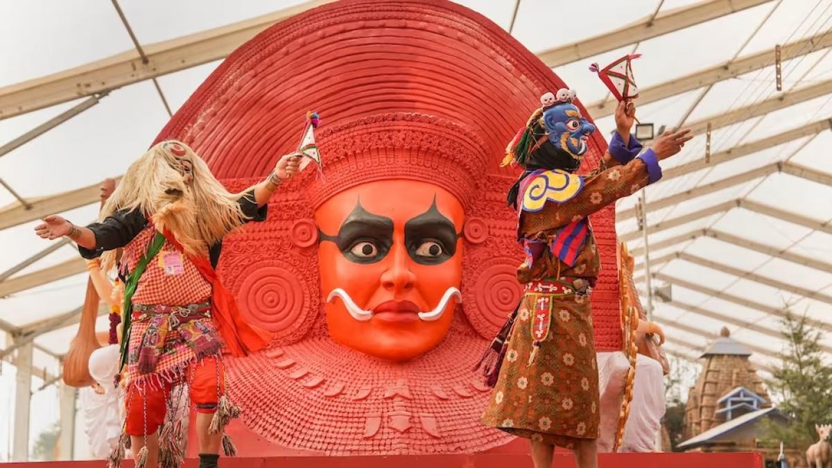 झांकियों को दिया जा रहा अंतिम रूप (फाइल फोटोः पीटीआई)