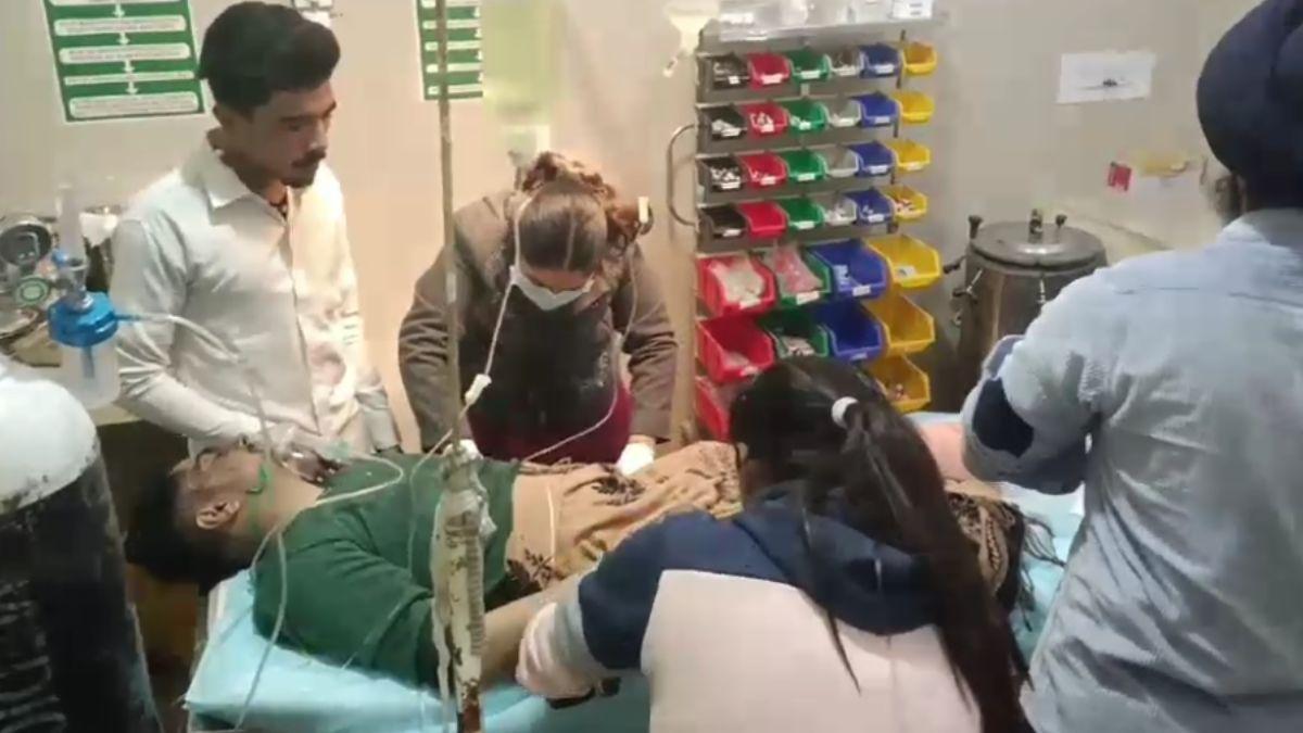 अस्पताल में भर्ती घायल. 