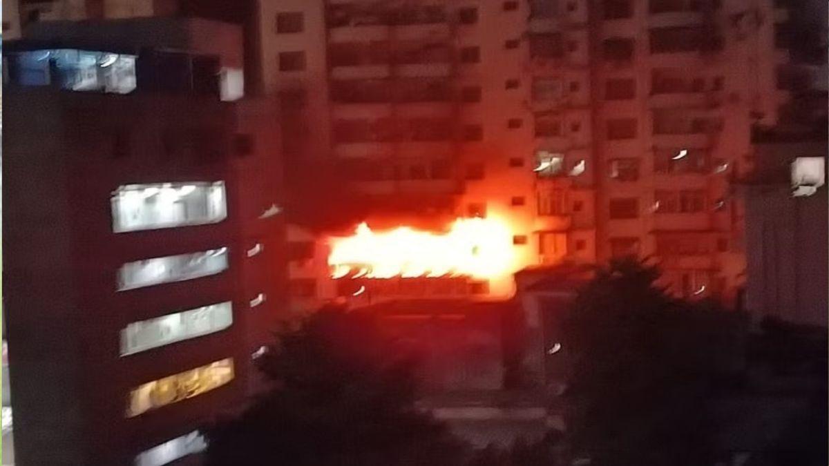 झारखंड: धनबाद के आशीर्वाद टावर में लगी भीषण आग, अब तक 3 की मौत, कई लोग फंसे