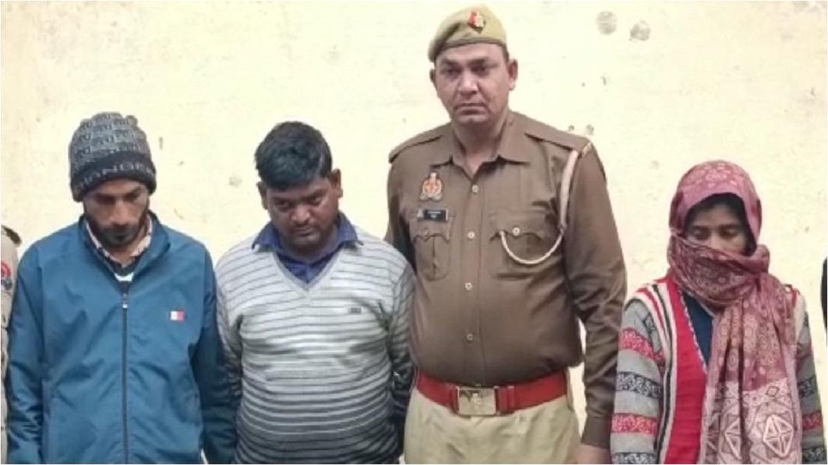 पुलिस गिरफ्त में आरोपी.