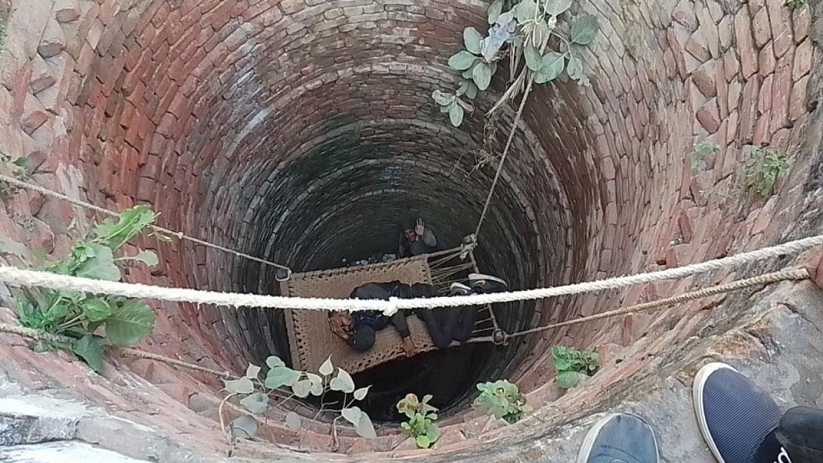 शराबी ने कुएं में लगाई छलांग