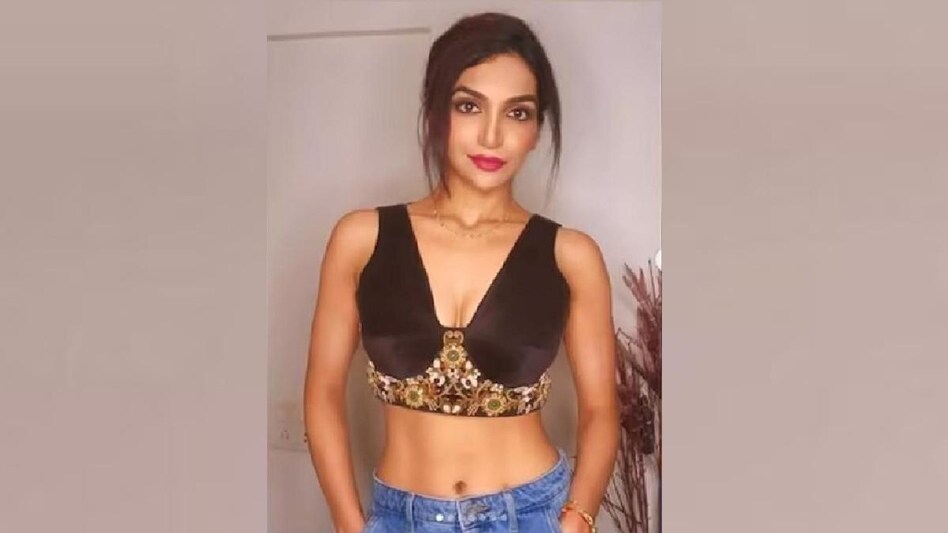 263 करोड़ के मनी लॉन्ड्रिंग केस में फंसी एक्ट्रेस कृति वर्मा, रिफंड धोखाधड़ी के आरोपियों से पैसा लेने का आरोप - ex income tax officer kriti verma actress roadies and ...