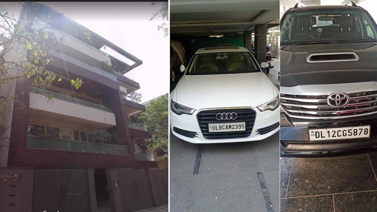 छापेमारी के दौरान महंगी गाड़ी और आलीशान घर मिले हैं