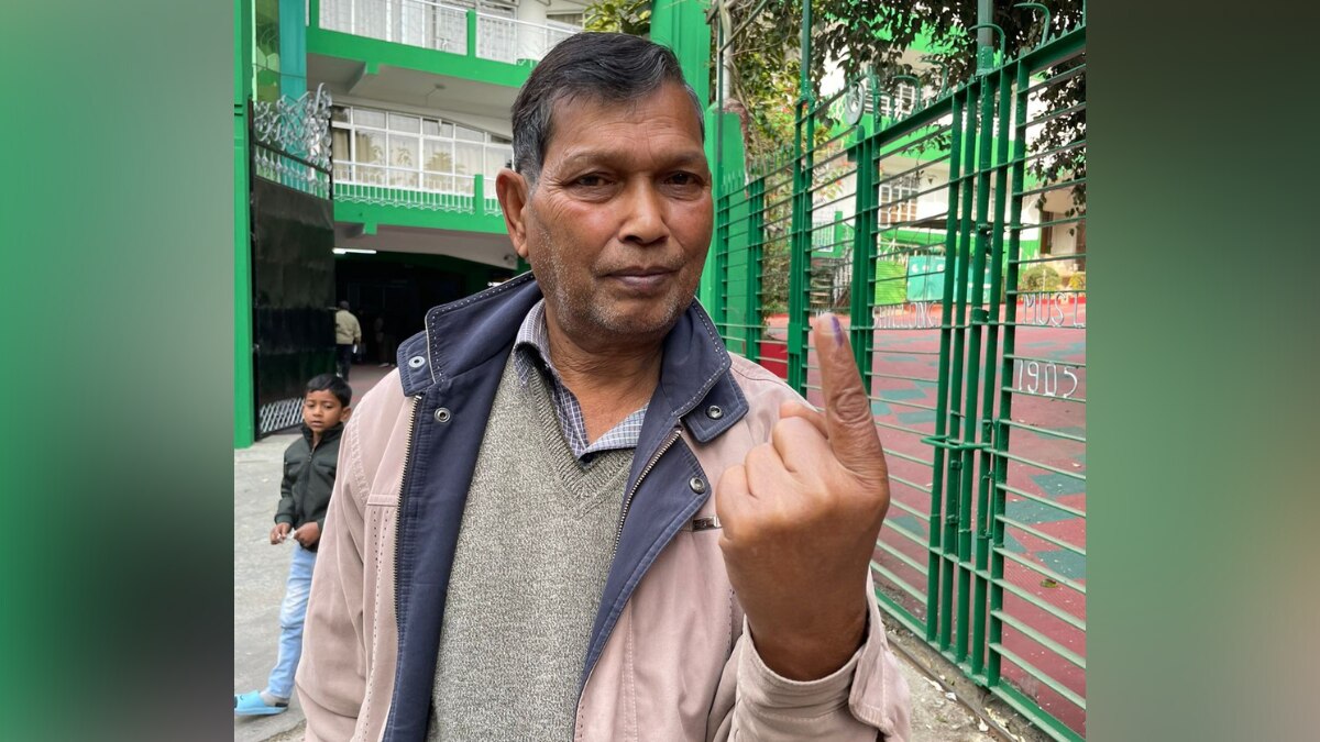 इरोड पूर्व में उपचुनाव के लिए वोटिंग जारी है