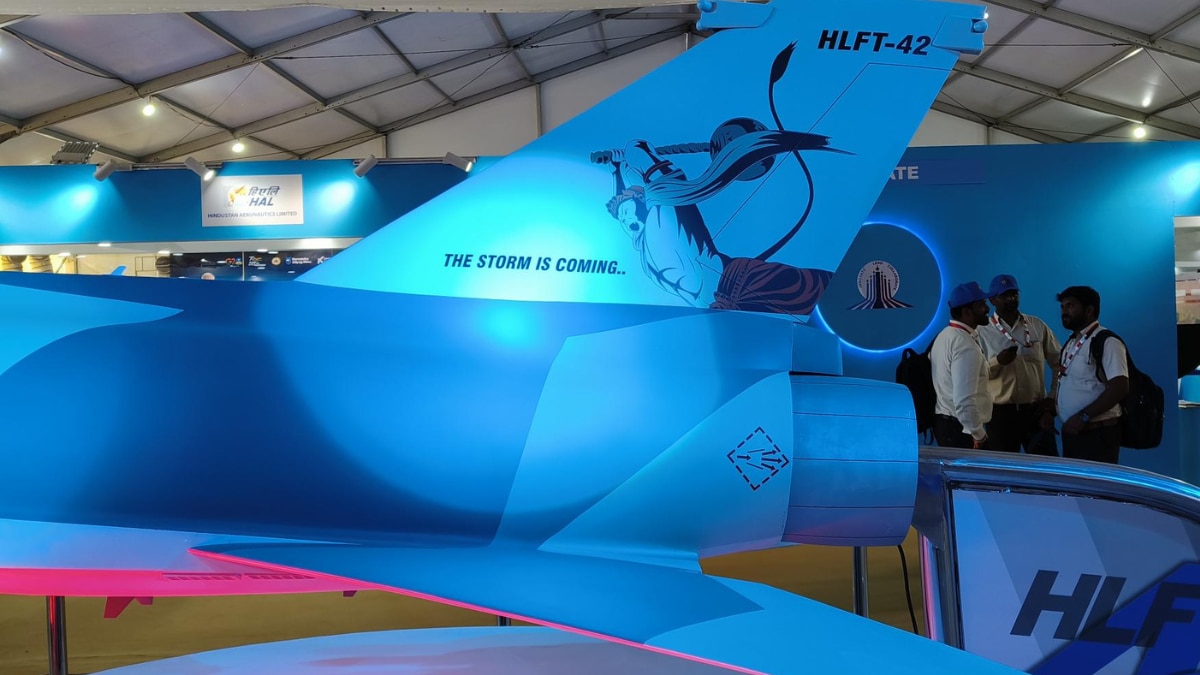 ट्रेनी एयरक्राफ्ट पर बनी बजरंगबली की तस्वीर.