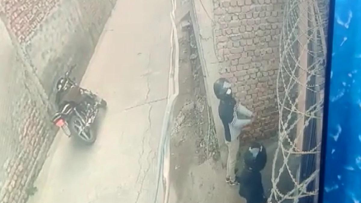 सीसीटीवी कैमरे में कैद हुए हमलावर