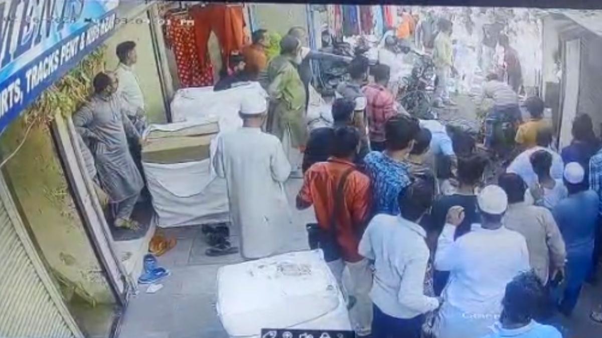 हमला CCTV कैमरे में कैद