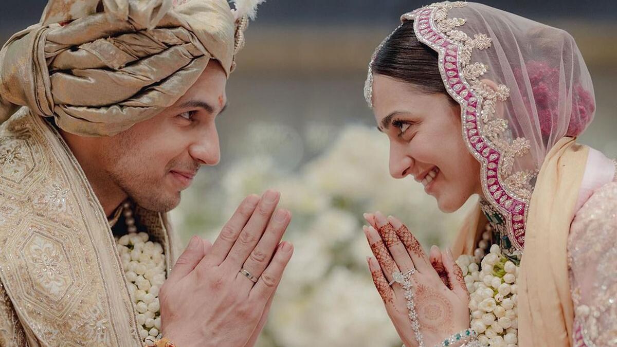 Sidharth-Kiara Wedding Live Updates: कियारा-सिद्धार्थ की शादी की पहली  तस्वीर आई सामने, बोले- हमारी परमानेंट बुकिंग हो गई है - Sidharth Malhotra  and Kiara Advani wedding updates haldi ...
